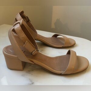 Women’s J. Jill low / short square chunky heels in matte tan leather (size 6.5)